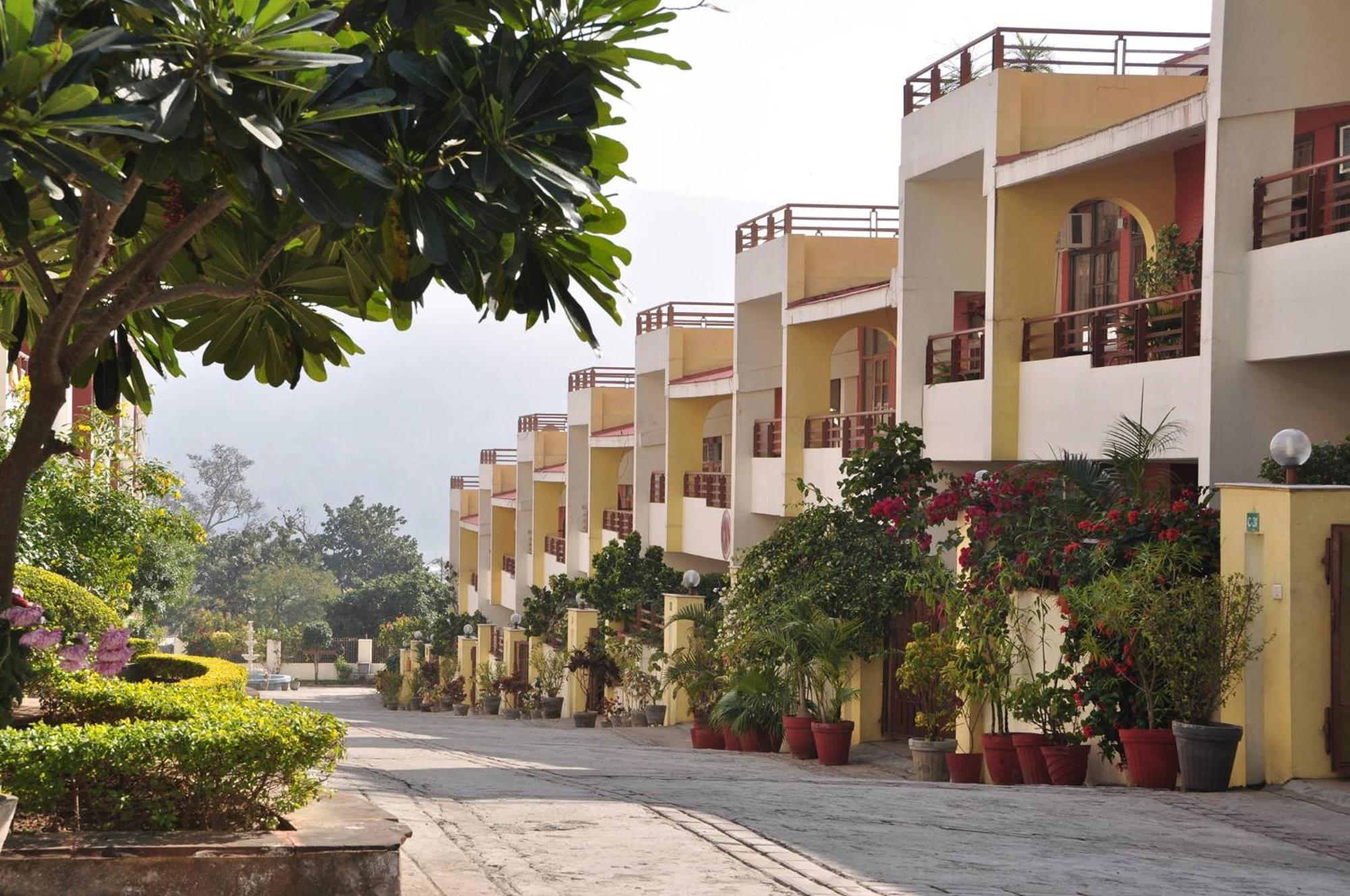 Ayurveda Bhavan Rishīkesh Esterno foto